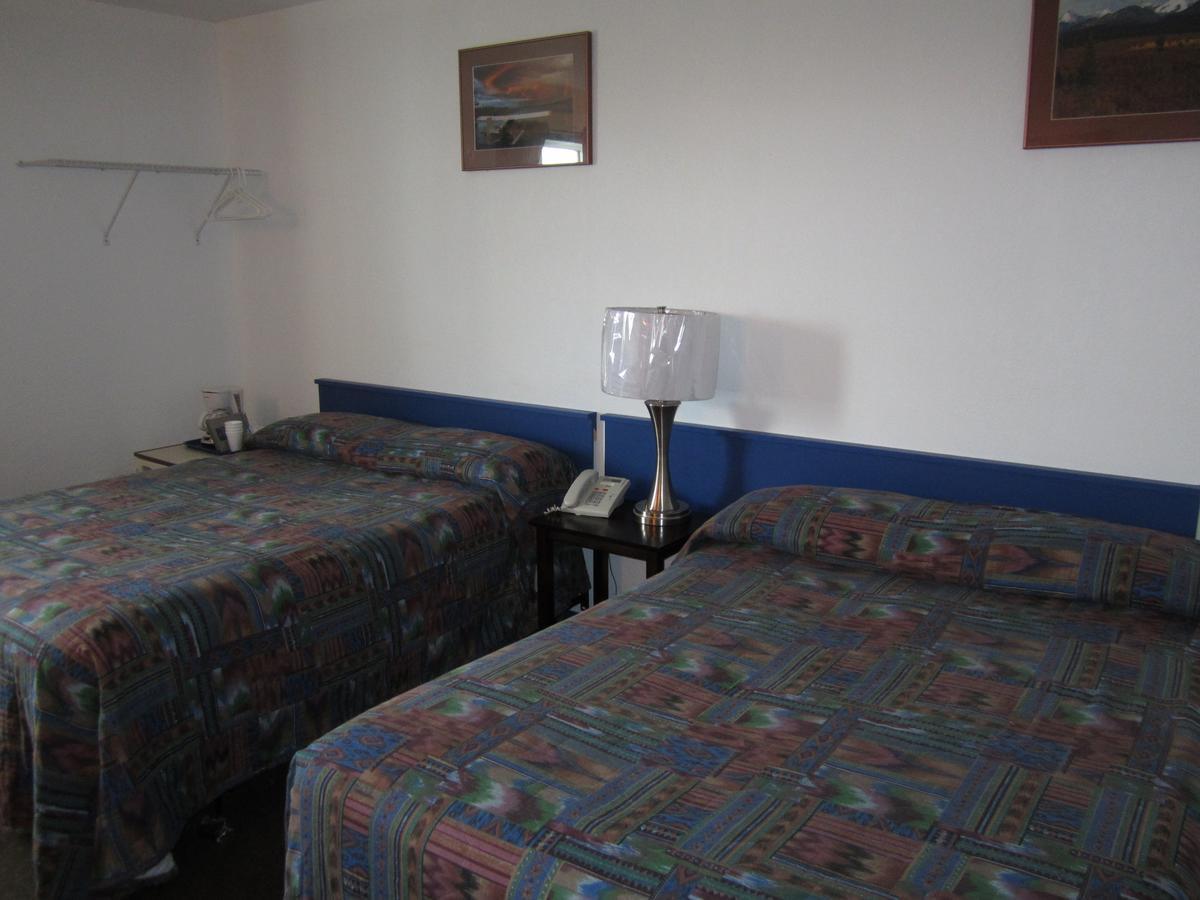 Nisutlin Trading Post Motel Teslin Bilik gambar