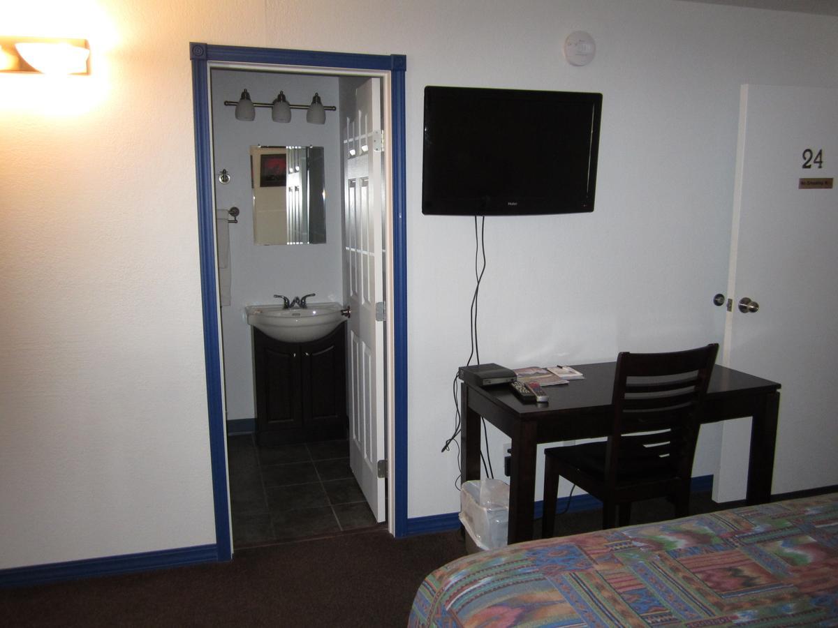 Nisutlin Trading Post Motel Teslin Bilik gambar