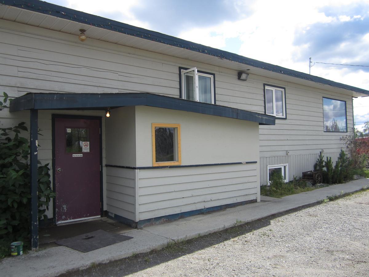 Nisutlin Trading Post Motel Teslin Luaran gambar